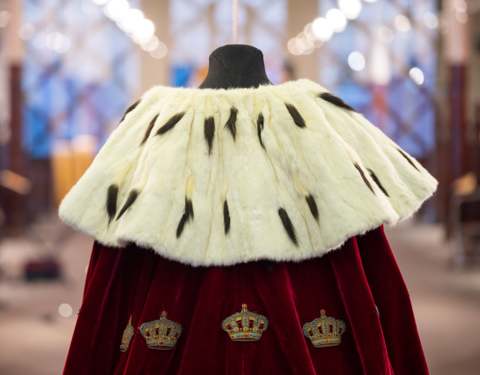 Dronningens kroningskappe ble båret sist av Dronning Maud under kroningen i 1906. Foto: Øivind Möller Bakken, Det kongelige hoff